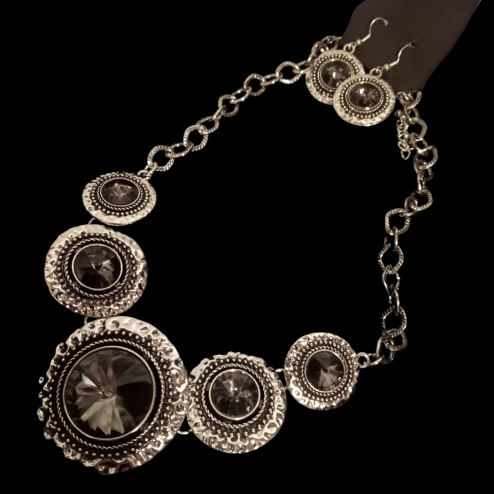 Statement Necklace - Picture 2 of 3